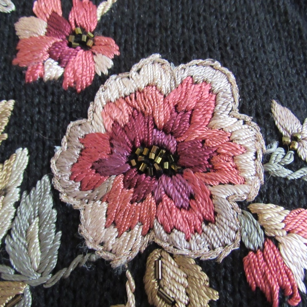 Heirloom Collectibles Vintage Black Embroidered Floral Cardigan Sweater Medium - Picture 11 of 11